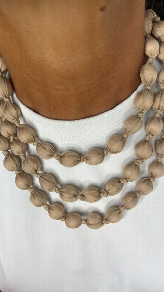 COLLAR LARGO BOLAS FORRADAS