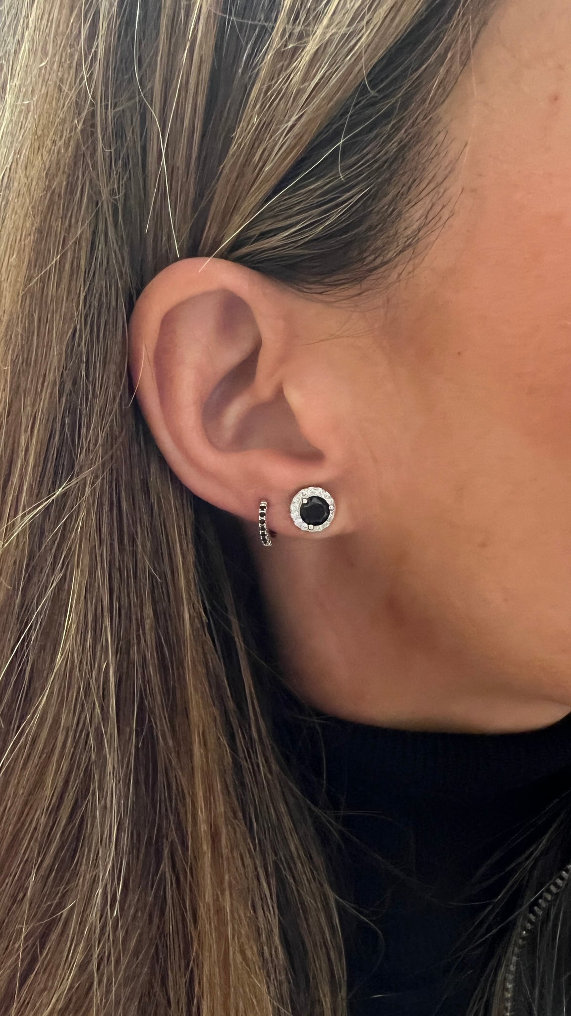 PENDIENTES ROSETON NEGRO CIRCONITAS