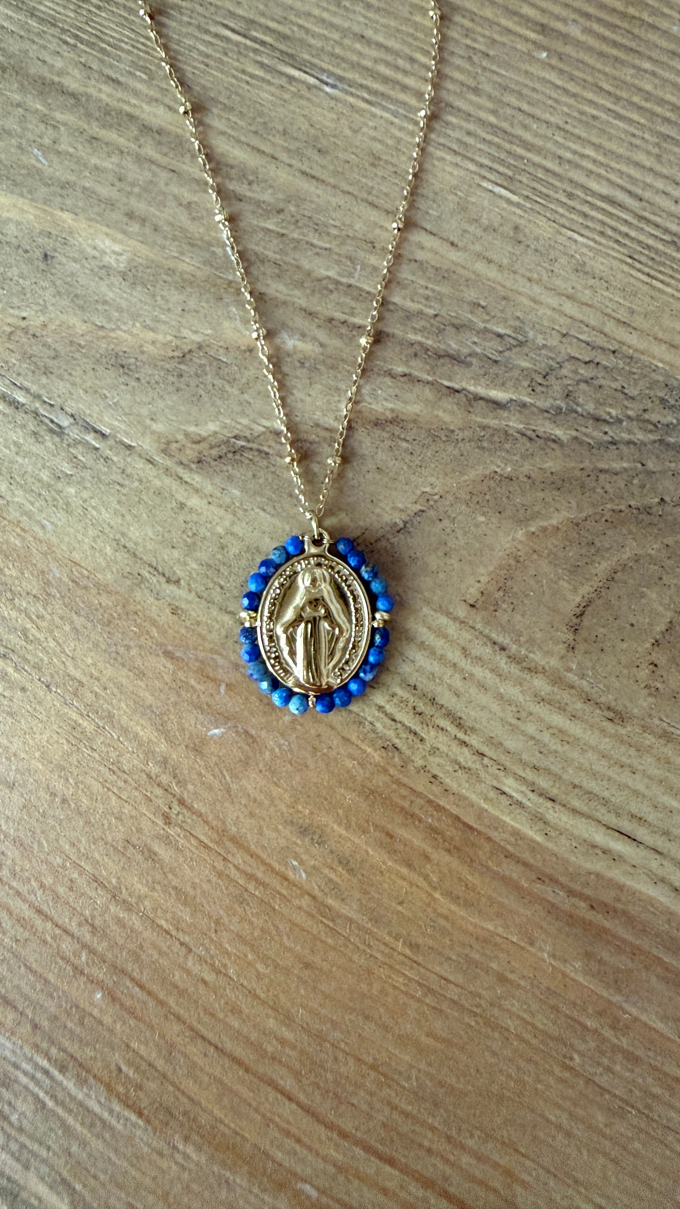 GARGANTILLA MILAGROSA CON PIEDRAS