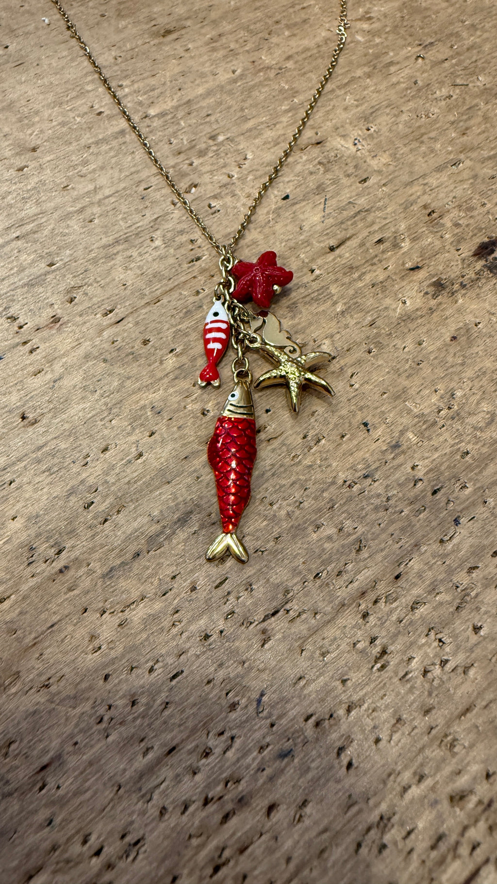 GARGANTILLA PEZROJO