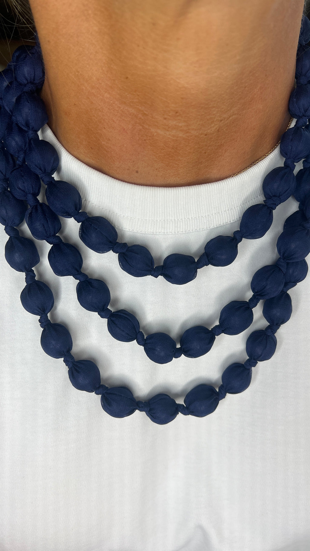 COLLAR LARGO BOLAS FORRADAS