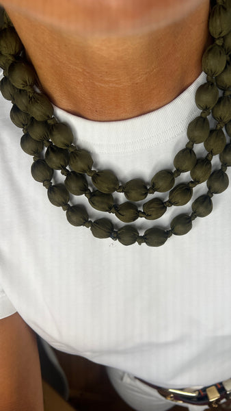 COLLAR LARGO BOLAS FORRADAS