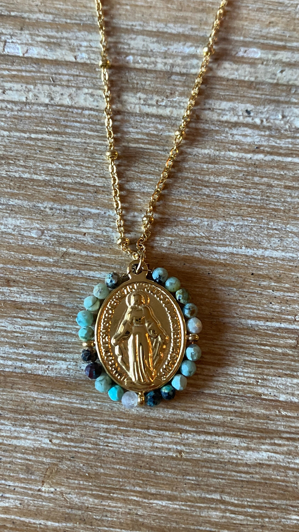 GARGANTILLA MILAGROSA CON PIEDRAS