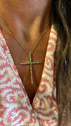 COLLAR CON CRUZ XL DE CIRCONITAS BLANCAS